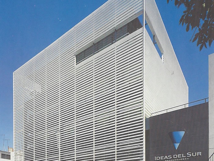 Ideas del Sur — fachada del edificio